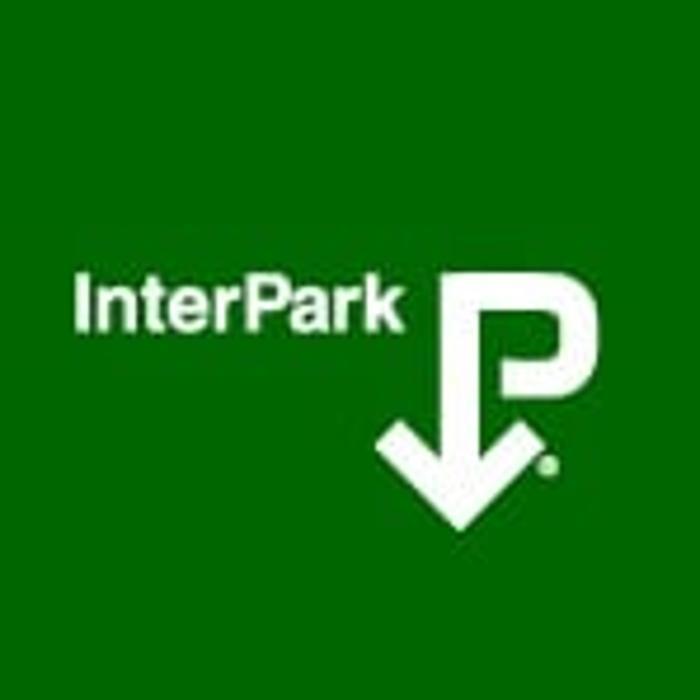 Greyhound iParkit Lot