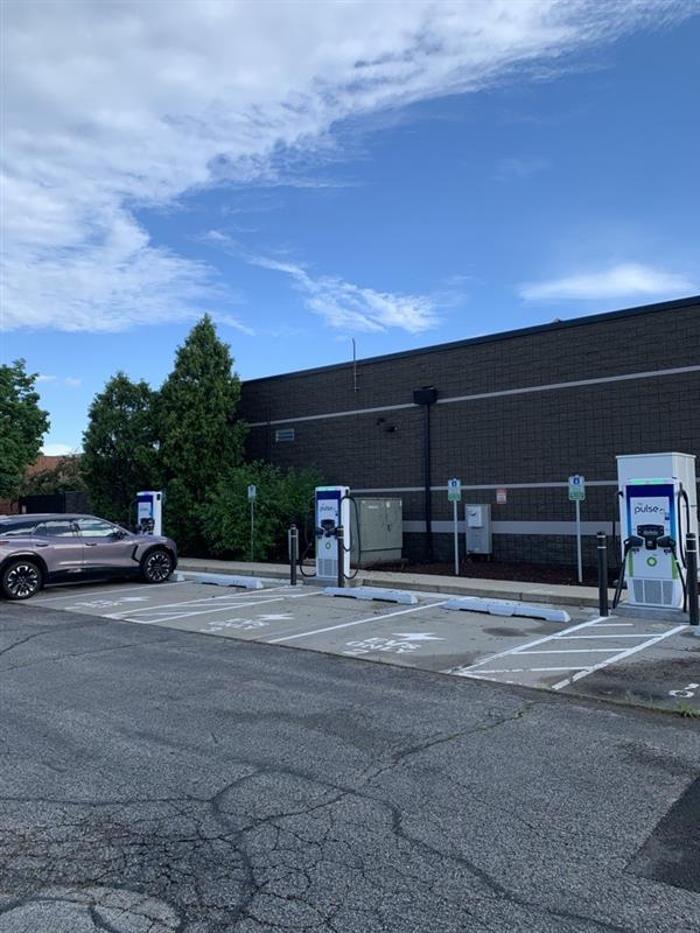 bp pulse Charging Station