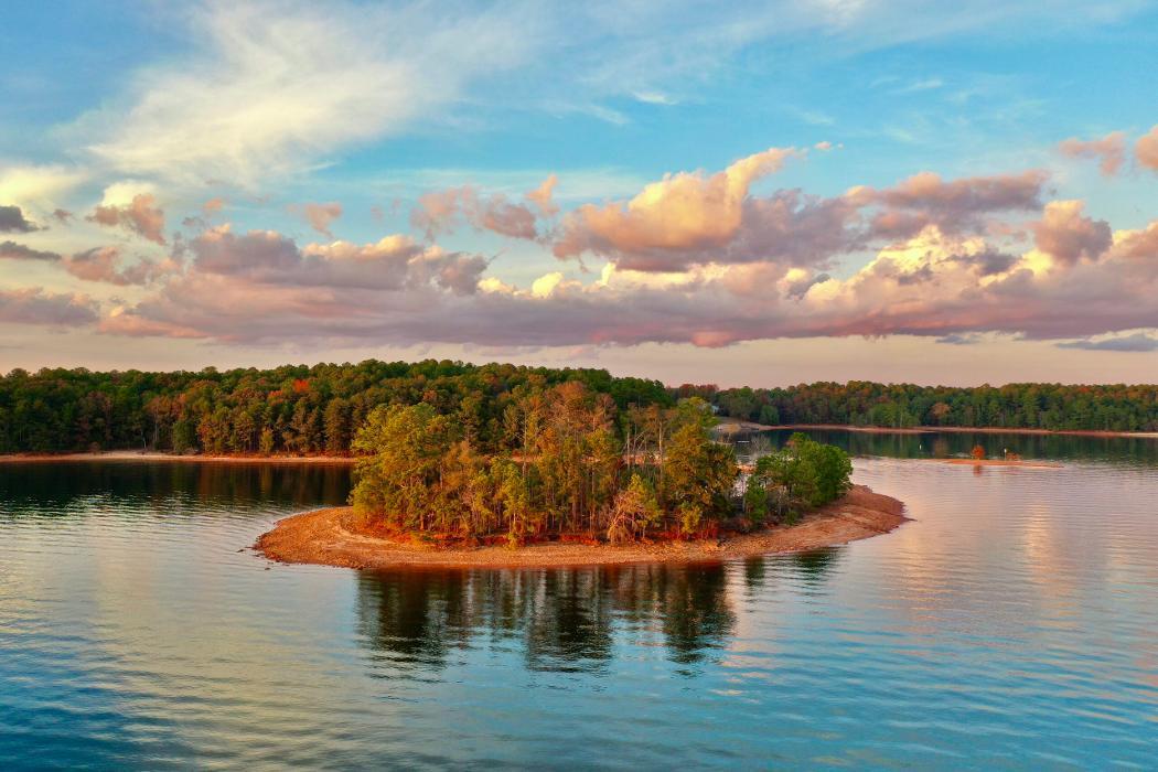 Lake Hartwell Guide