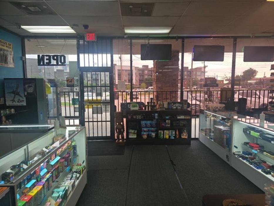 The Glass House TX Smoke Shop