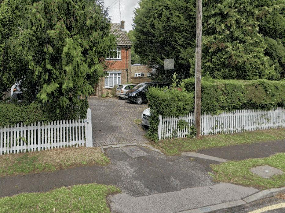 ParkBee High Trees Guest House Gatwick & Airport Parking