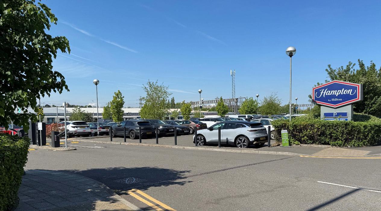 ParkBee Hampton by Hilton Luton Airport