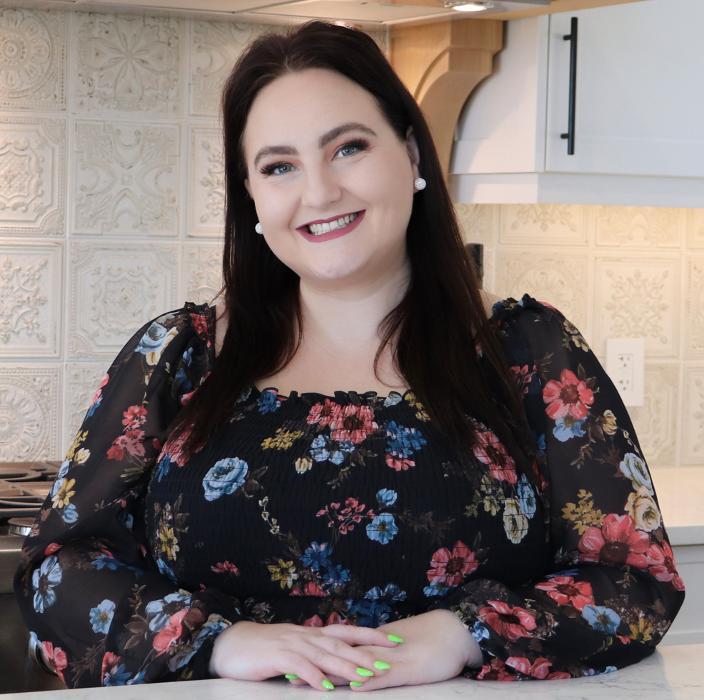 Danielle McGale REALTOR MaxWell Devonshire Realty