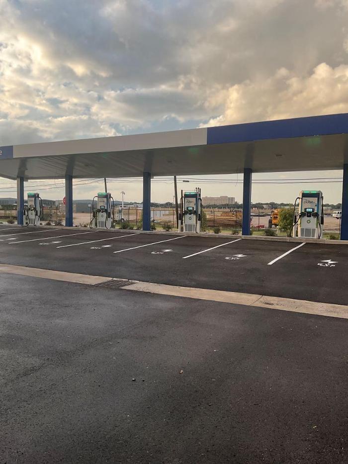 bp pulse Charging Station