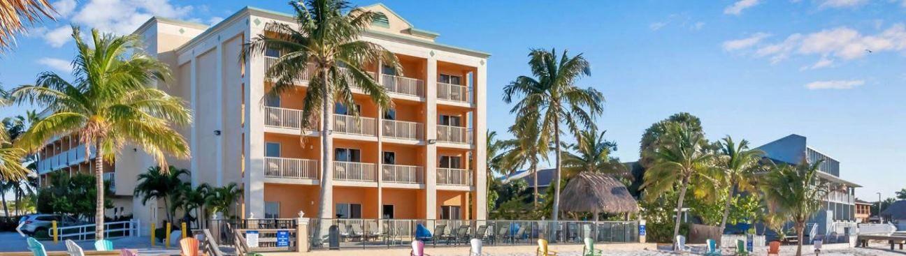 Hutchinson Island Plaza Hotel & Suites